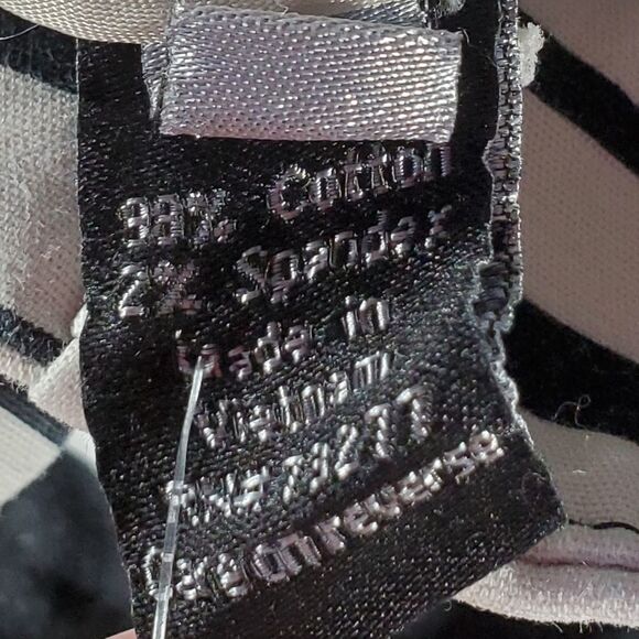 🔹️Apt 9 Black & White Stripe Cuffed Shorts Size 4 - Picture 8 of 10